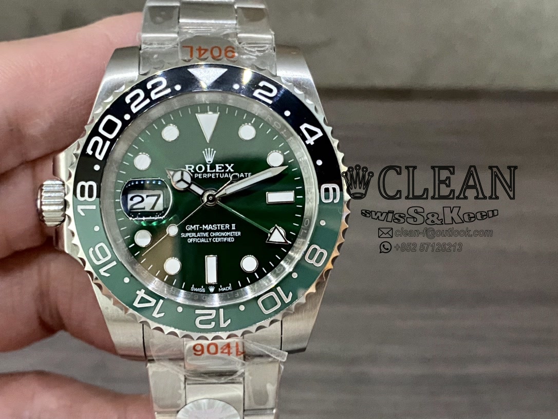 21b391f675a79f8d3f998412a0205e73 ROLEX GMT-MASTER GREEN DIAL 40MM - Image 1